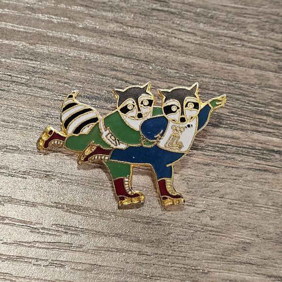 Vintage Cloisonne Enamel Olympic Ice Skating Racoons Brooch Pin 1979 - Picture 6 of 6